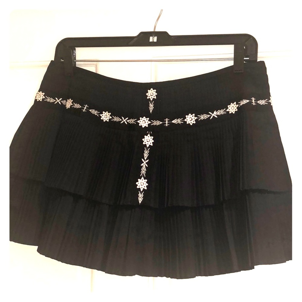 NWT embroidered & pleated skort🌟